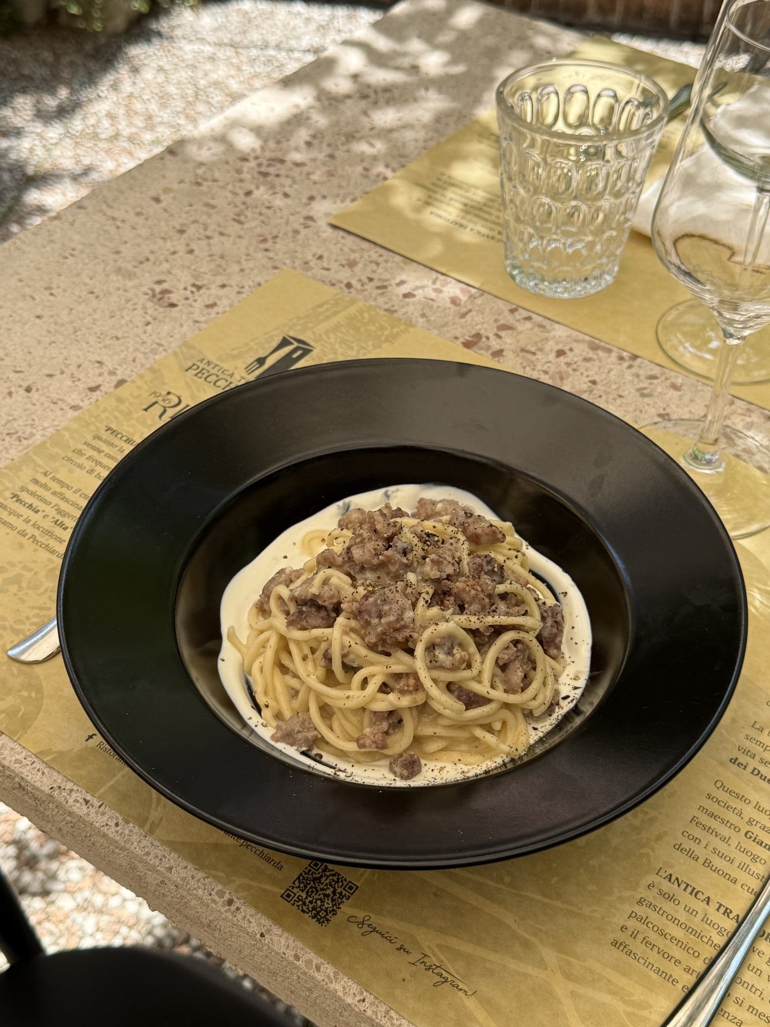 Stringozzi alla norcina, con salsiccia e crema